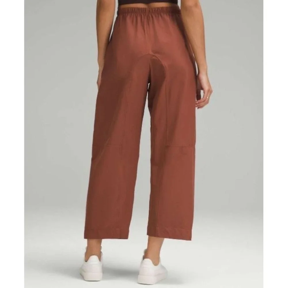Lululemon Lightweight Mid-Rise Barrel-Leg Cropped Pant Women's Size 6 Copper